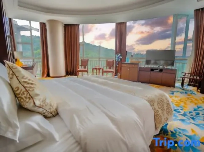 Suite with river view