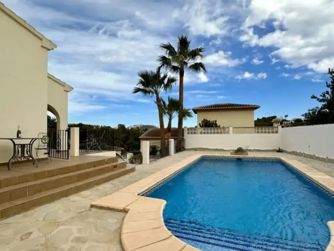 Three Bedroom Villa With Private Pool in Moraira
