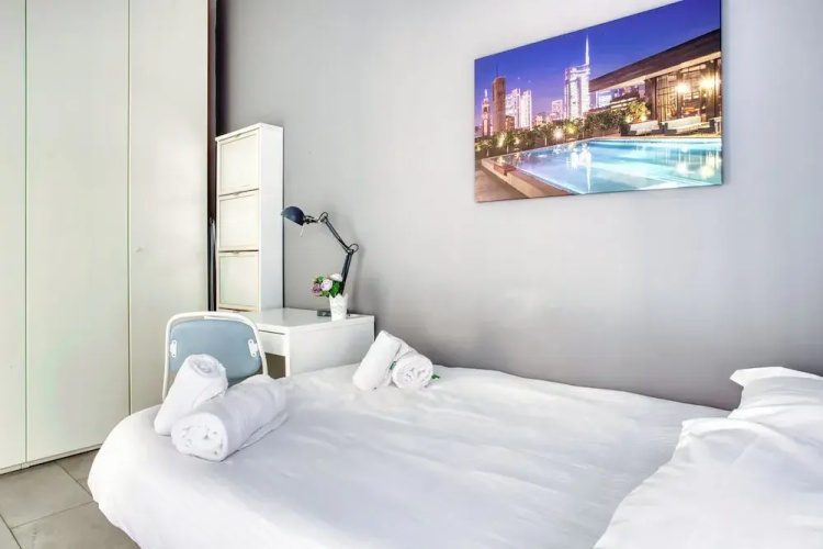 Bright 3BR flat near Park
