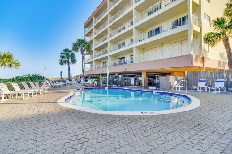 Waterfront Condo w/ Patio & Pool on Madeira Beach!