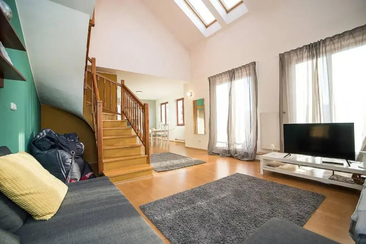 Great Terrace in Big, Central Flat