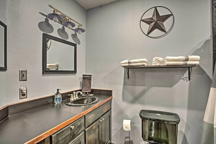 Charming Quitman Cabin < 2 Miles to Lake Fork