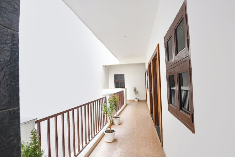 Fabhotel Sky Sector 76
