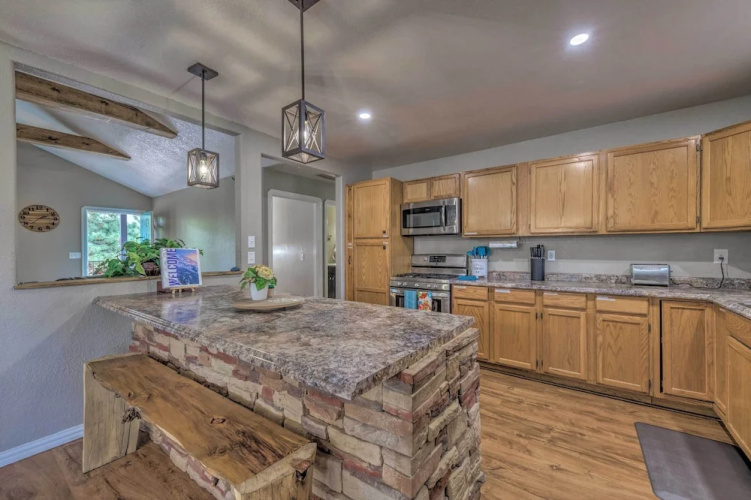 Ruidoso Home w/ Deck, Grill & Pool Table!
