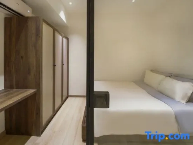 1 Bedroom Apartment with balcony