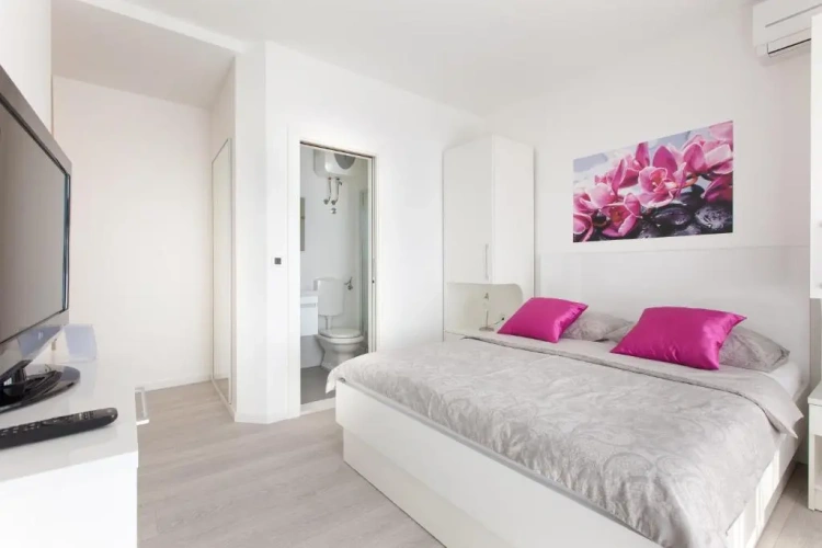1 Bedroom Apartment with sea view