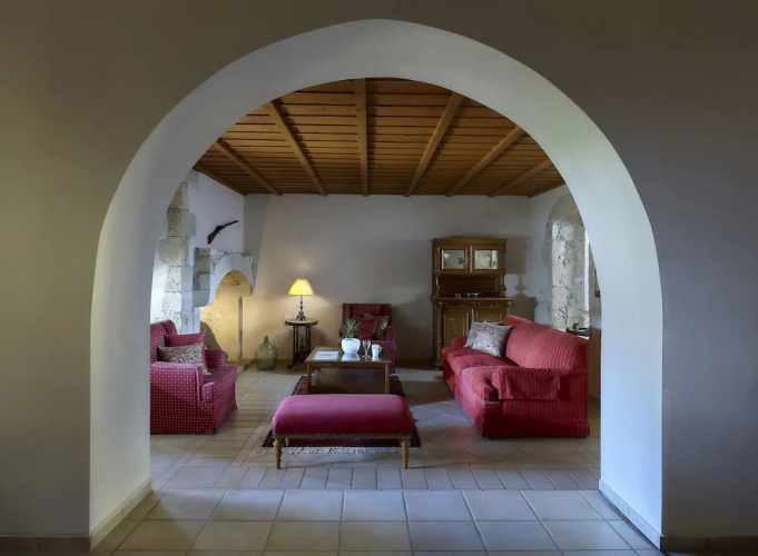 Castello Villa Daphnes - Private Pool & Whirlpool