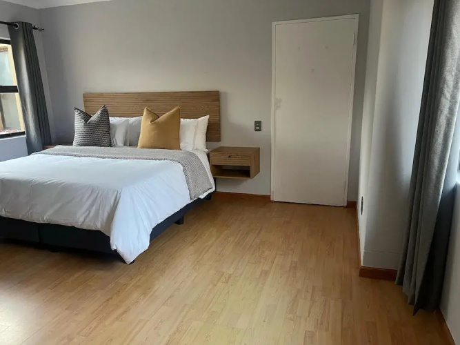 Bryanston Luxurious 4-Bed Villa