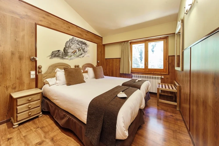 2 Bedrooms Apartment with garden view