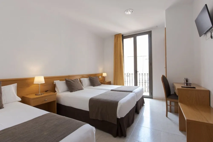 Standard Triple room with balcony