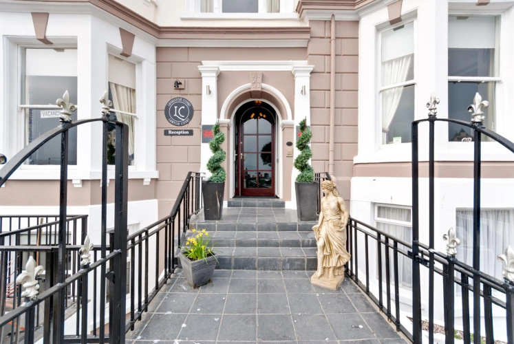 Lawton & Lauriston Court