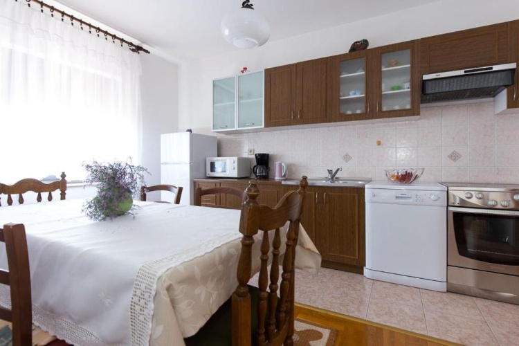 3 Bedrooms Apartment