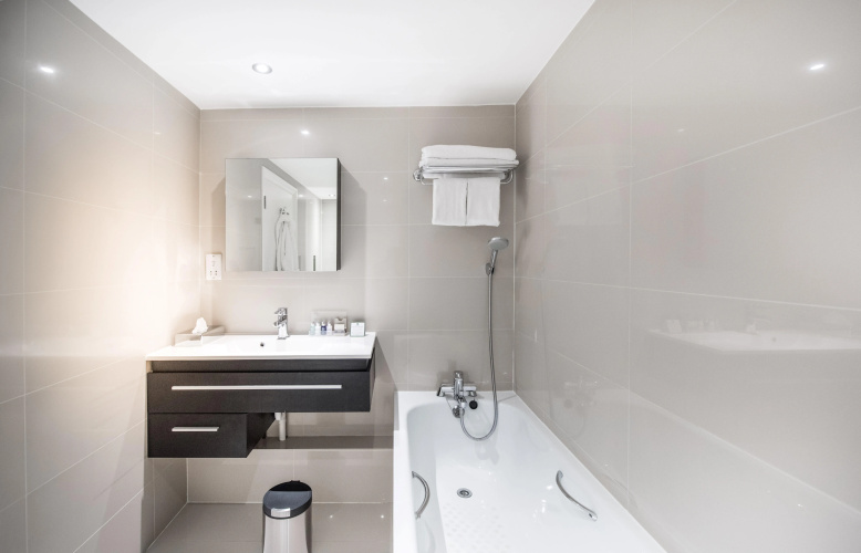 Holiday Inn London - Kensington High St. photo 29