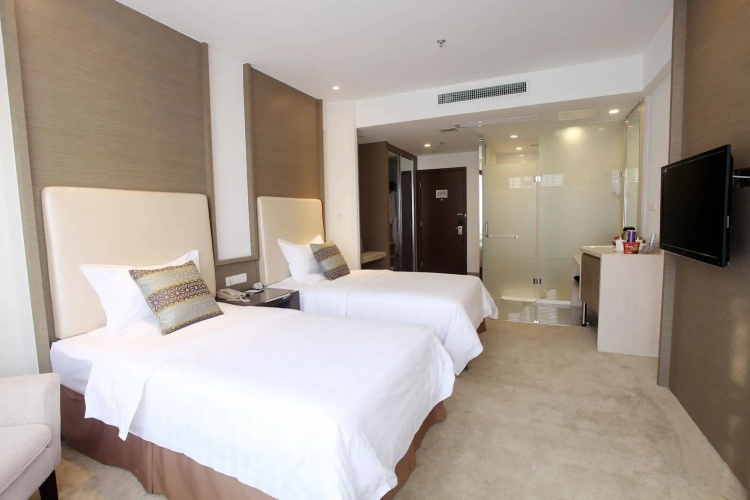Phoenix Jinghua Hotel
