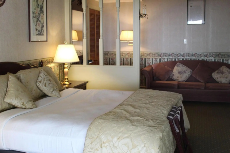 Tara Manor Inn