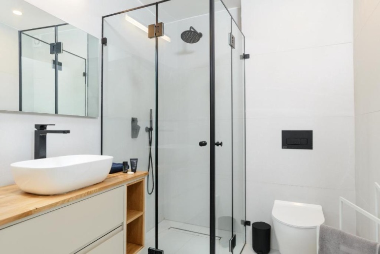4 Bedrooms Apartment with balcony