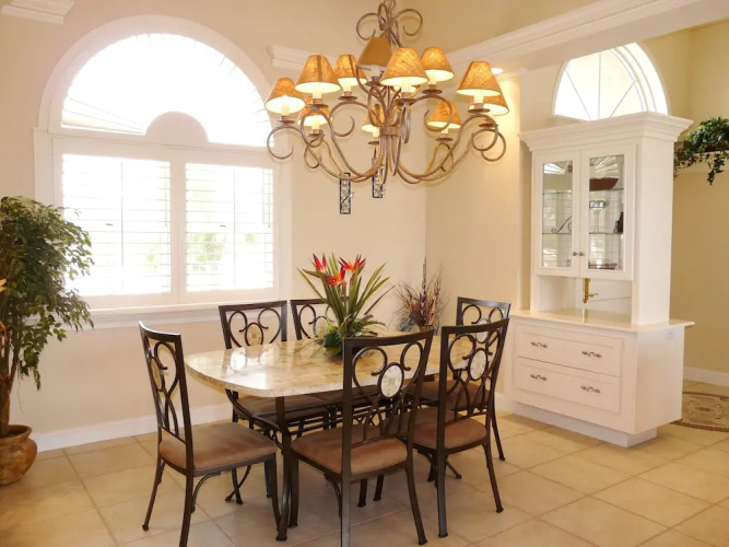 690 Pelican Court