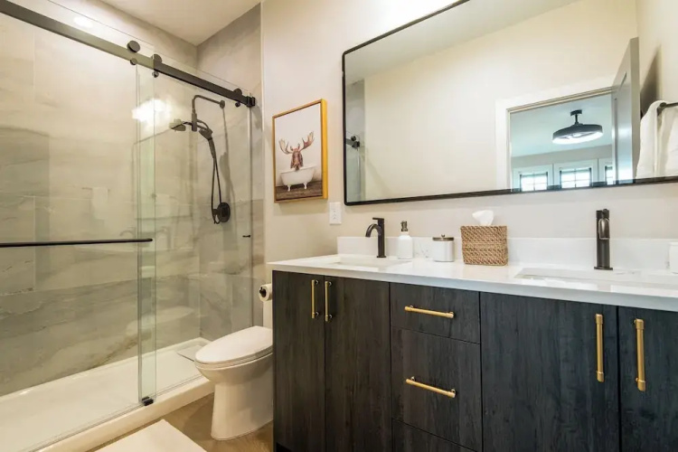 3 BR Duplex w/ Full Kitchen, W & D