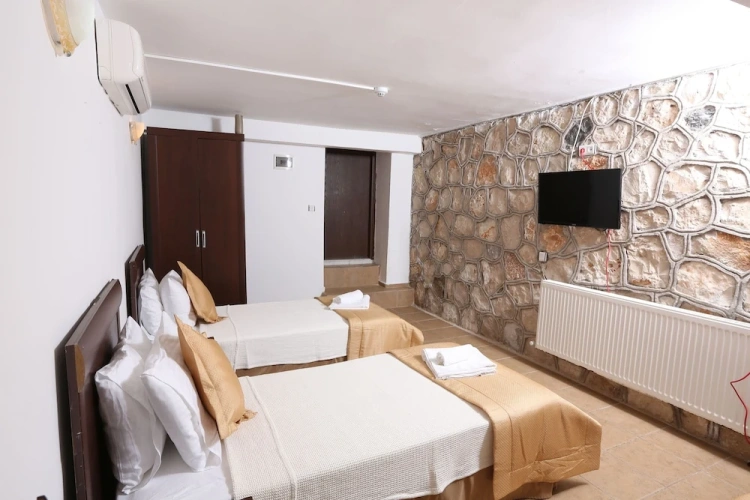 Economy Triple room