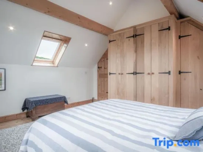 3 Bedrooms Apartment