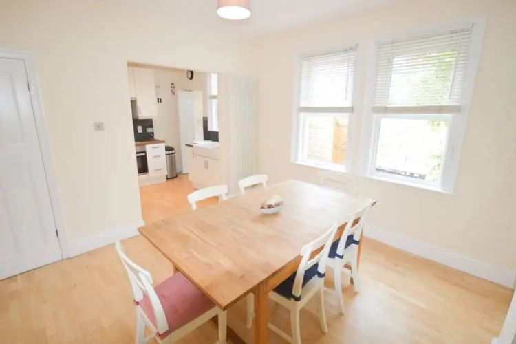 Spacious 3 Bedroom Home in Bath
