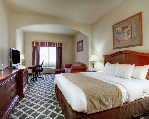 Clarion Suites Vidalia Riverfront