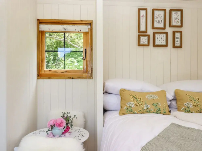 Coombe Valley Shepherd's Hut