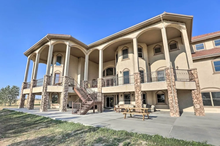 5 Bedrooms Cottage with balcony