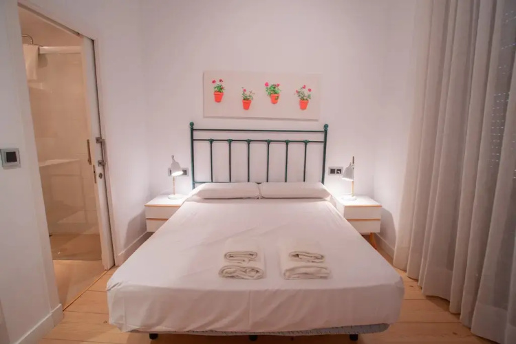 4 Bedrooms Apartment