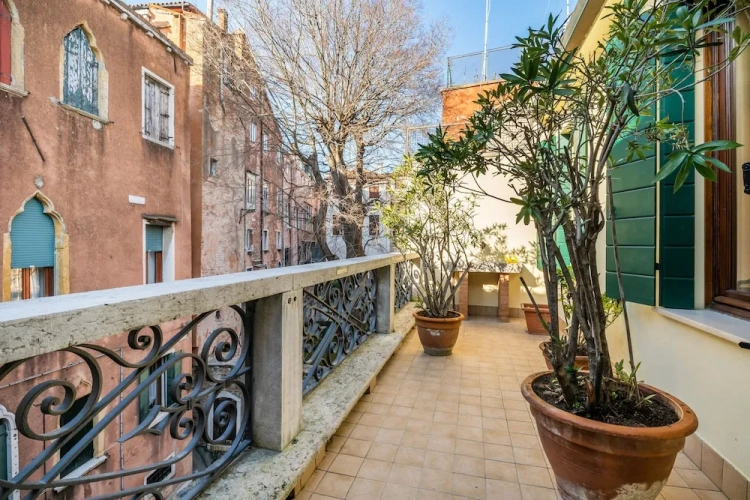 3 Bedrooms Apartment with balcony