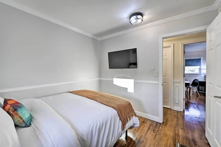 3 Bedrooms Apartment