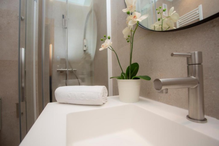 1 Bedroom Deluxe Apartment