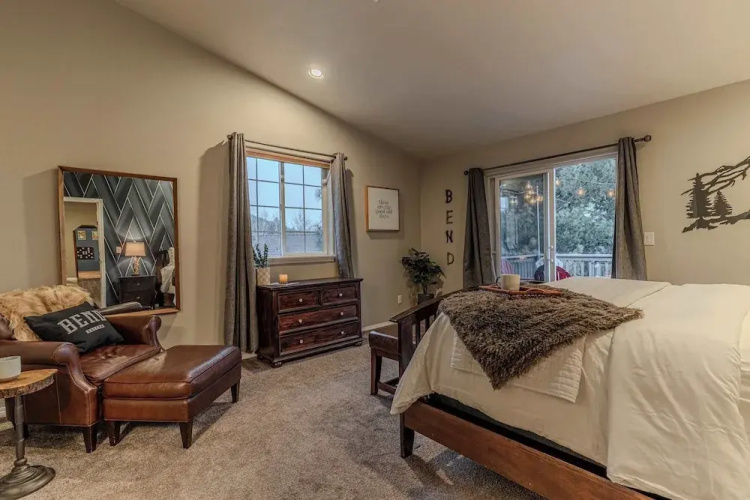 Hot Tub Pool Table Deck With Pilot Butte Views