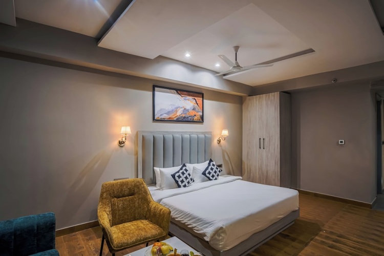Deluxe Double room with city view