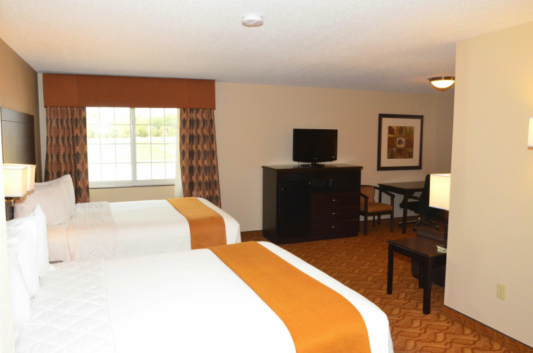 Cobblestone Inn and Suites - Lake View
