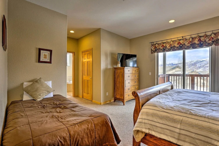 11 Mi to Keystone: Silverthorne Condo w/ Deck
