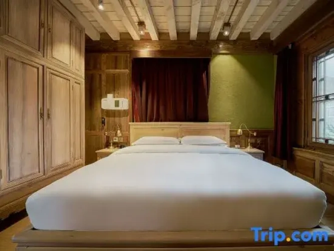 Deluxe Double Suite