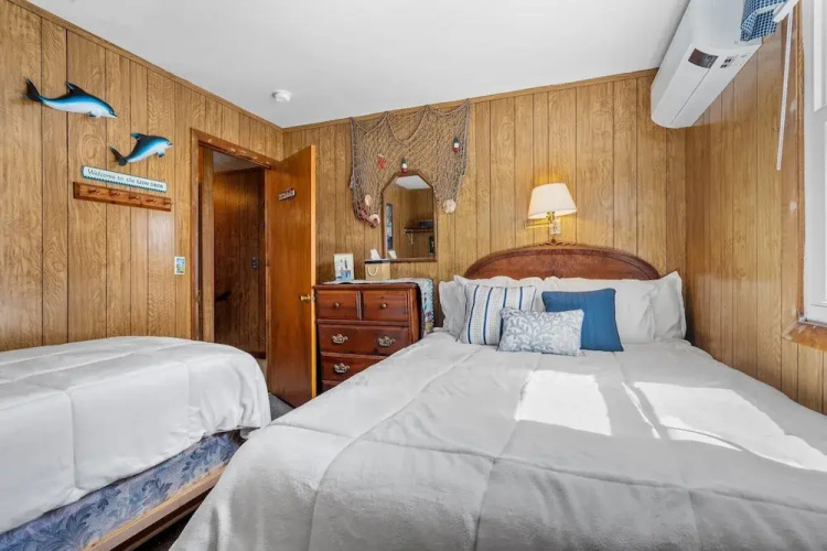 Beachfront Pet Friendly Sleeps 15 Bbq!