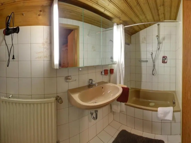 3 Bedrooms Apartment