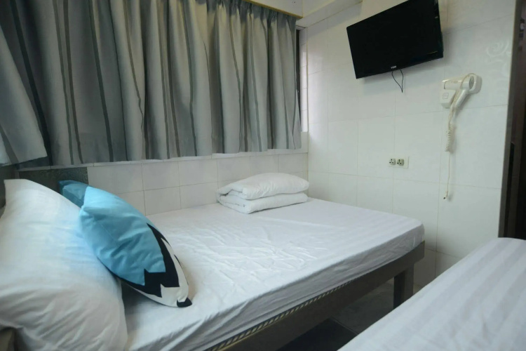 8 Days Boutique Hotel