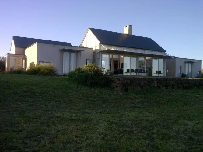4 Bedrooms Cottage