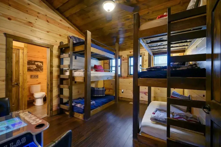 Cabin Vibe - Bunkroom - 3 King - Firepit - Shuffleboard