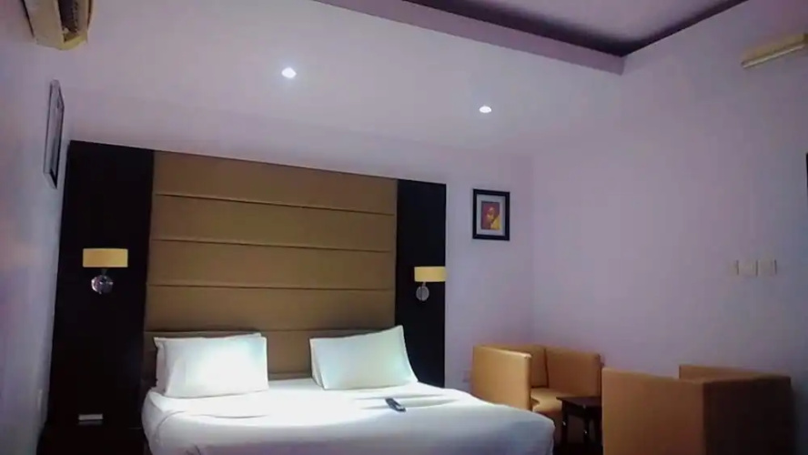 Axor Hotel &Suites