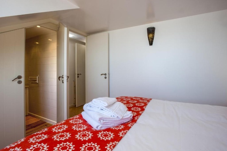 2 Bedrooms Apartment with balcony and with river view