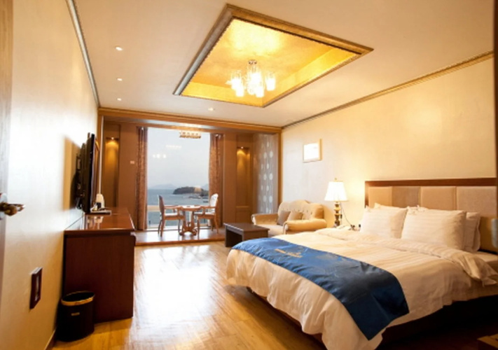 B&Beach Hotel