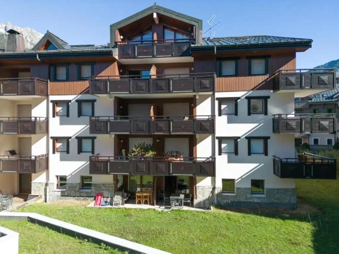 3 Bedrooms Apartment
