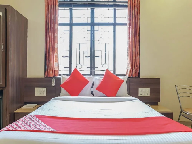 OYO 28109 Regent Hotel