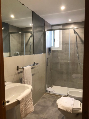 Standard Triple room with balcony