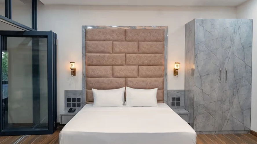 Clarks Inn Bichpuri, Agra