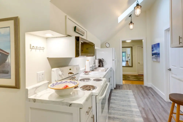 Sheboygan Getaway w/ Deck + On-site Lake Access!